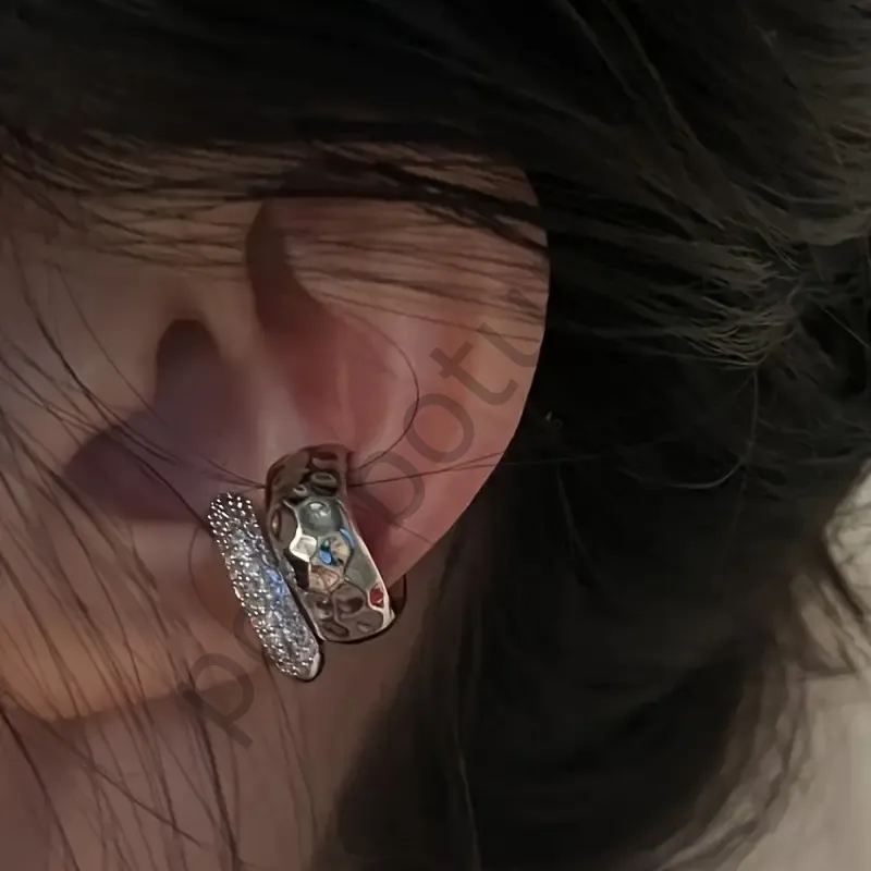 Gümüş Renkli Metalik  BlingBling Çift Katmanlı Deliksiz Kulak Manşeti – Mavi & Berrak Taşlı Metalik Küpe, Unisex Şık Takı